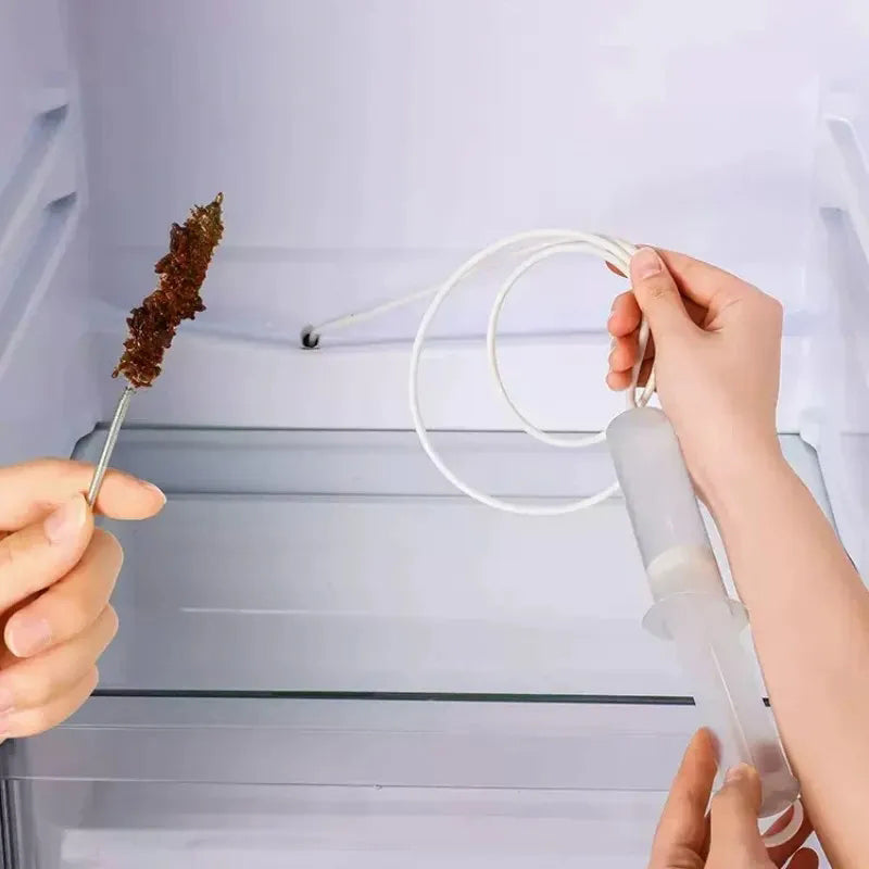 Reinigung des Abflusslochs im Kühlschrank